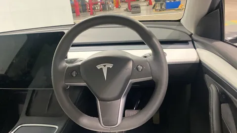 Tesla                     Model Y Long Range AWD 5dr Auto