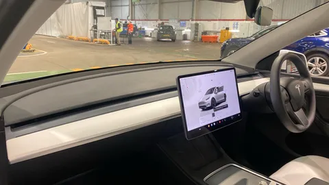 Tesla                     Model Y Long Range AWD 5dr Auto