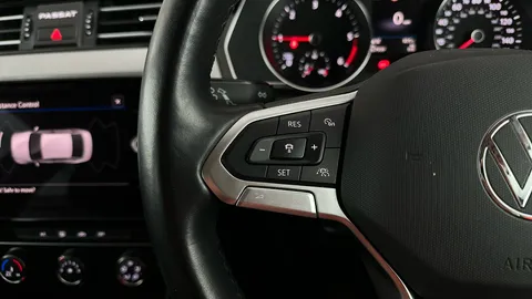 VOLKSWAGEN PASSAT 2.0 TDI EVO SCR SE Nav