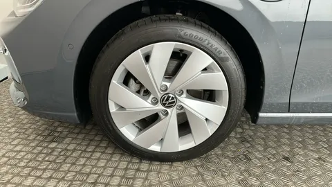 Volkswagen Golf 1.5 TSI 204 Match eHybrid DSG
