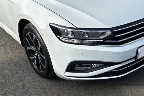 9 of 44 for VOLKSWAGEN PASSAT 2.0 TDI EVO SCR SEL 5dr