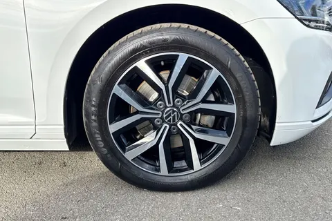 10 of 44 for VOLKSWAGEN PASSAT 2.0 TDI EVO SCR SEL 5dr