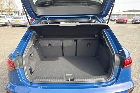 6 of 65 for Audi RS 3 RS 3 Sportback Carbon Black 400 PS S tronic