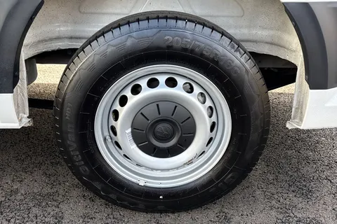 MF74OEV Volkswagen Crafter CR35 Panel van Commerce Plus MWB 140 PS 2.0 TDI 6sp Manual FWD Thumbnail #8