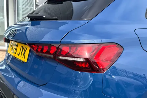 7 of 65 for Audi RS 3 RS 3 Sportback Carbon Black 400 PS S tronic