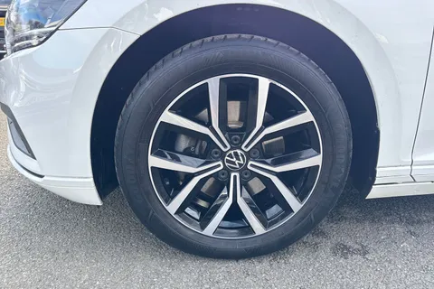 13 of 44 for VOLKSWAGEN PASSAT 2.0 TDI EVO SCR SEL 5dr