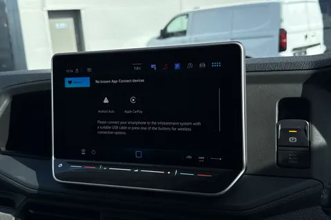 MF74OEV Volkswagen Crafter CR35 Panel van Commerce Plus MWB 140 PS 2.0 TDI 6sp Manual FWD Thumbnail #13