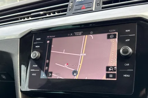 17 of 44 for VOLKSWAGEN PASSAT 2.0 TDI EVO SCR SEL 5dr