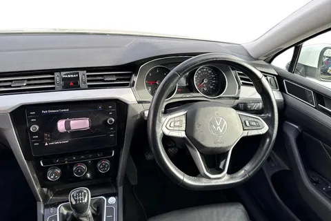 18 of 44 for VOLKSWAGEN PASSAT 2.0 TDI EVO SCR SEL 5dr