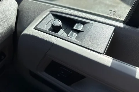 MF74OEV Volkswagen Crafter CR35 Panel van Commerce Plus MWB 140 PS 2.0 TDI 6sp Manual FWD Thumbnail #19