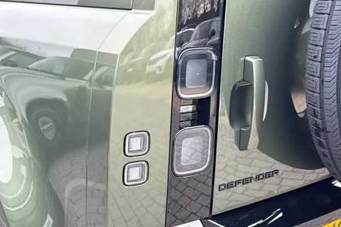 DV26XNL Land Rover Defender 110 3.0 D250 MHEV X-Dynamic HSE Hard Top SUV 5dr Diesel Auto 4WD MWB Euro 6 (s/s) (249 ps) Thumbnail #20