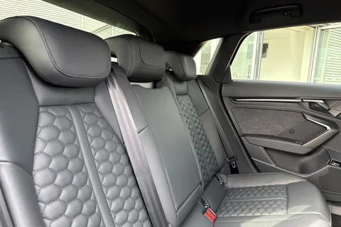 18 of 65 for Audi RS 3 RS 3 Sportback Carbon Black 400 PS S tronic