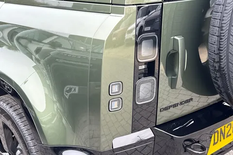 DN26MYR Land Rover Defender 110 3.0 D250 MHEV X-Dynamic HSE Hard Top SUV 5dr Diesel Auto 4WD MWB Euro 6 (s/s) (249 ps) Thumbnail #20