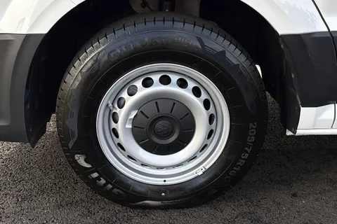 MF74OEV Volkswagen Crafter CR35 Panel van Commerce Plus MWB 140 PS 2.0 TDI 6sp Manual FWD Thumbnail #23