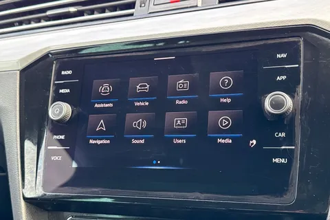 27 of 44 for VOLKSWAGEN PASSAT 2.0 TDI EVO SCR SEL 5dr