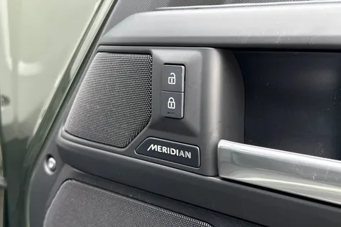 DV26XNL Land Rover Defender 110 3.0 D250 MHEV X-Dynamic HSE Hard Top SUV 5dr Diesel Auto 4WD MWB Euro 6 (s/s) (249 ps) Thumbnail #25