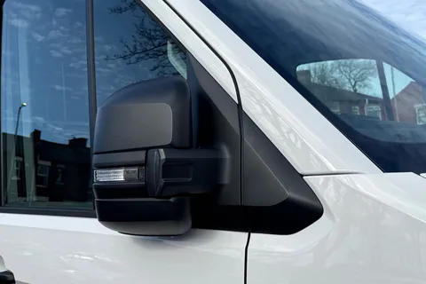 MF74OEV Volkswagen Crafter CR35 Panel van Commerce Plus MWB 140 PS 2.0 TDI 6sp Manual FWD Thumbnail #27