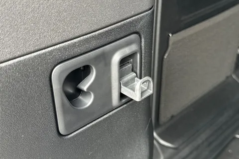 DV26XNL Land Rover Defender 110 3.0 D250 MHEV X-Dynamic HSE Hard Top SUV 5dr Diesel Auto 4WD MWB Euro 6 (s/s) (249 ps) Thumbnail #28