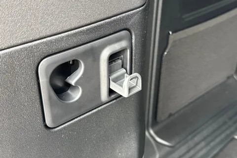 DN26MYR Land Rover Defender 110 3.0 D250 MHEV X-Dynamic HSE Hard Top SUV 5dr Diesel Auto 4WD MWB Euro 6 (s/s) (249 ps) Thumbnail #28