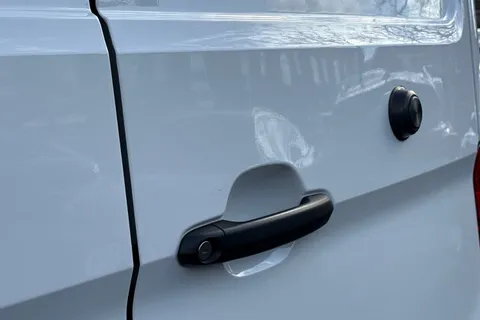 MF74OEV Volkswagen Crafter CR35 Panel van Commerce Plus MWB 140 PS 2.0 TDI 6sp Manual FWD Thumbnail #29