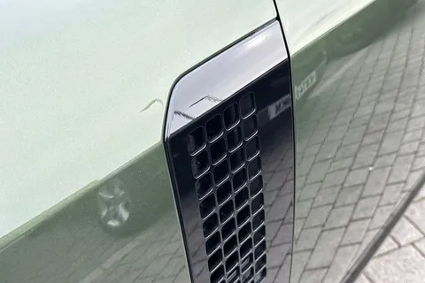 DN26MYR Land Rover Defender 110 3.0 D250 MHEV X-Dynamic HSE Hard Top SUV 5dr Diesel Auto 4WD MWB Euro 6 (s/s) (249 ps) Thumbnail #31