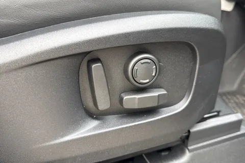 DV26XNL Land Rover Defender 110 3.0 D250 MHEV X-Dynamic HSE Hard Top SUV 5dr Diesel Auto 4WD MWB Euro 6 (s/s) (249 ps) Thumbnail #35