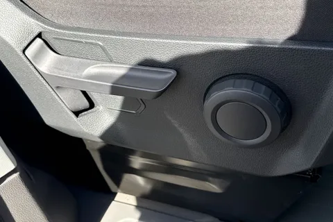 MF74OEV Volkswagen Crafter CR35 Panel van Commerce Plus MWB 140 PS 2.0 TDI 6sp Manual FWD Thumbnail #35