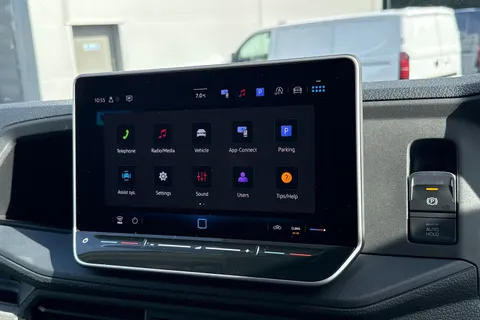 MF74OEV Volkswagen Crafter CR35 Panel van Commerce Plus MWB 140 PS 2.0 TDI 6sp Manual FWD Thumbnail #37