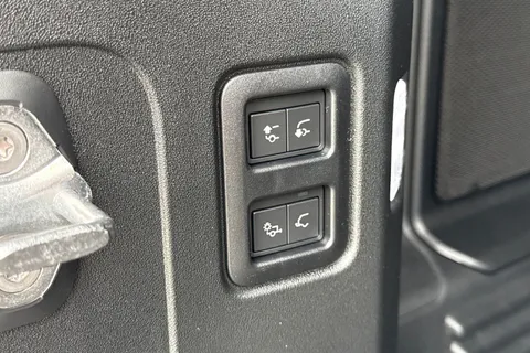 DN26MYR Land Rover Defender 110 3.0 D250 MHEV X-Dynamic HSE Hard Top SUV 5dr Diesel Auto 4WD MWB Euro 6 (s/s) (249 ps) Thumbnail #37