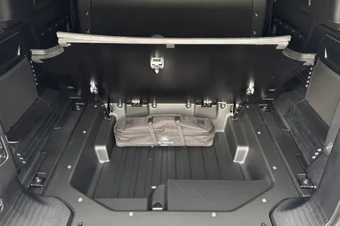 DN26MYR Land Rover Defender 110 3.0 D250 MHEV X-Dynamic HSE Hard Top SUV 5dr Diesel Auto 4WD MWB Euro 6 (s/s) (249 ps) Thumbnail #38