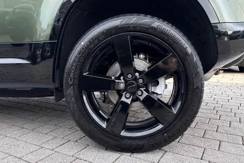 DN26MYR Land Rover Defender 110 3.0 D250 MHEV X-Dynamic HSE Hard Top SUV 5dr Diesel Auto 4WD MWB Euro 6 (s/s) (249 ps) Thumbnail #39