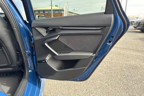 42 of 65 for Audi RS 3 RS 3 Sportback Carbon Black 400 PS S tronic