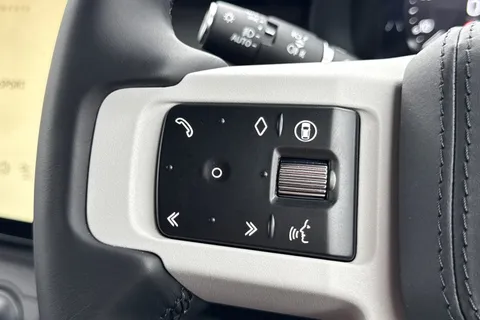DN26MYR Land Rover Defender 110 3.0 D250 MHEV X-Dynamic HSE Hard Top SUV 5dr Diesel Auto 4WD MWB Euro 6 (s/s) (249 ps) Thumbnail #44