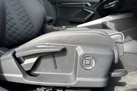 44 of 65 for Audi RS 3 RS 3 Sportback Carbon Black 400 PS S tronic