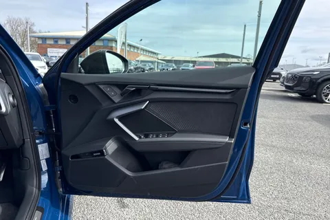 47 of 65 for Audi RS 3 RS 3 Sportback Carbon Black 400 PS S tronic