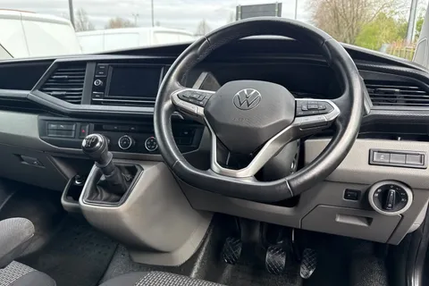 DY72NME Volkswagen Transporter 2.0 TDI 110 Highline Van Thumbnail #14