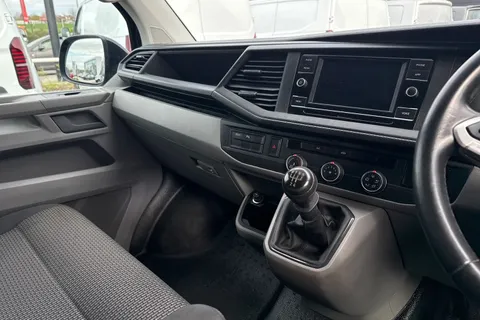 DY72NME Volkswagen Transporter 2.0 TDI 110 Highline Van Thumbnail #16