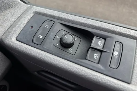 DY72NME Volkswagen Transporter 2.0 TDI 110 Highline Van Thumbnail #19