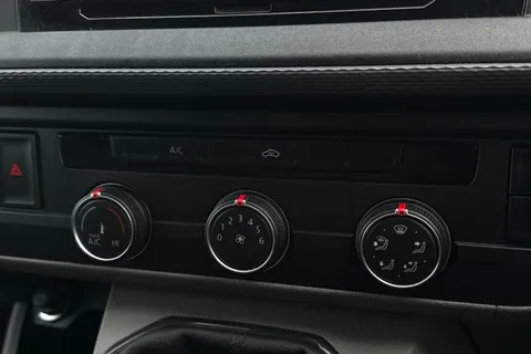 DY72NME Volkswagen Transporter 2.0 TDI 110 Highline Van Thumbnail #20