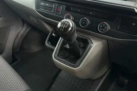 DY72NME Volkswagen Transporter 2.0 TDI 110 Highline Van Thumbnail #21