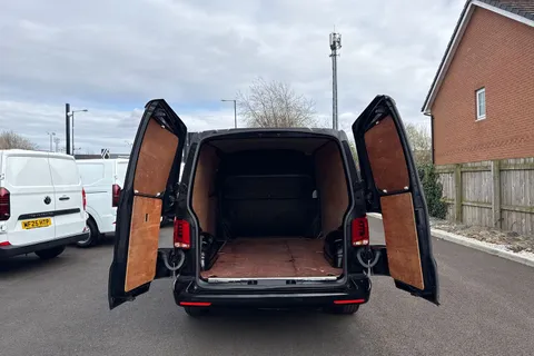 DY72NME Volkswagen Transporter 2.0 TDI 110 Highline Van Thumbnail #32