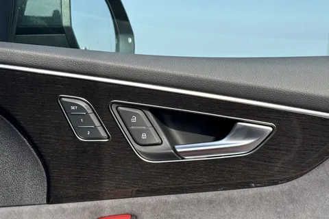 Audi SQ8 4.0 TFSI V8 Black Edition Tiptronic quattro Euro 6 (s/s) 5dr Thumbnail #21