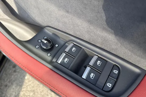 Audi SQ8 4.0 TFSI V8 Black Edition Tiptronic quattro Euro 6 (s/s) 5dr Thumbnail #49