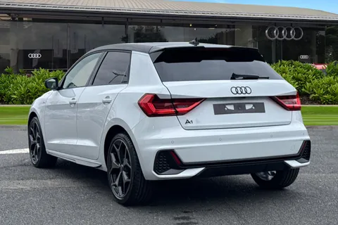  Audi A1 1.0 TFSI 25 Black Edition Sportback Euro 6 (s/s) 5dr Thumbnail #3