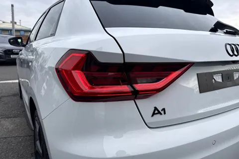  Audi A1 1.0 TFSI 25 Black Edition Sportback Euro 6 (s/s) 5dr Thumbnail #8