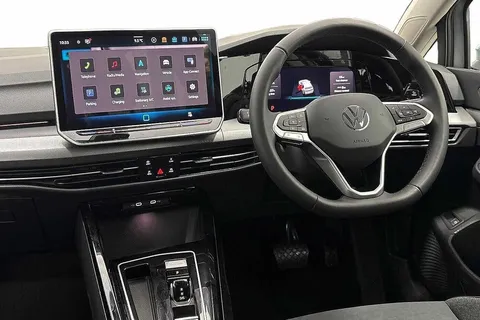 KM75BTV Volkswagen Golf 1.5 TSI 204 Style eHybrid 5dr DSG Thumbnail #2