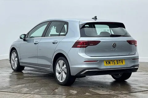 KM75BTV Volkswagen Golf 1.5 TSI 204 Style eHybrid 5dr DSG Thumbnail #3
