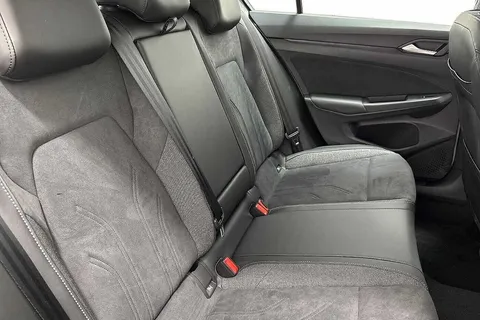 KM75BTV Volkswagen Golf 1.5 TSI 204 Style eHybrid 5dr DSG Thumbnail #10