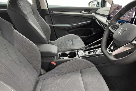 KM75BTV Volkswagen Golf 1.5 TSI 204 Style eHybrid 5dr DSG Thumbnail #11