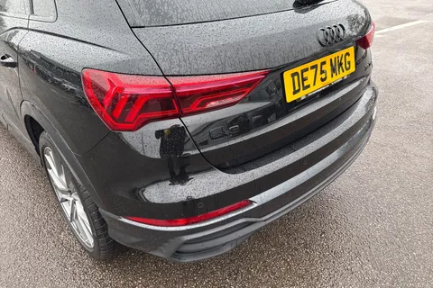 DE75MKG Audi Q3 Black Edition 35 TFSI 150 PS 6-speed Thumbnail #9